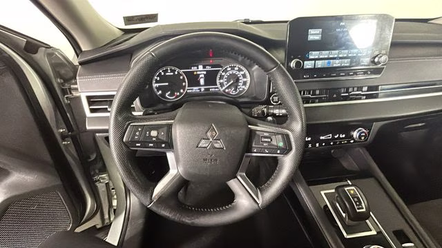 2024 Silver Mitsubishi Outlander SE Black Edition w/Pano Roof AWD SUV