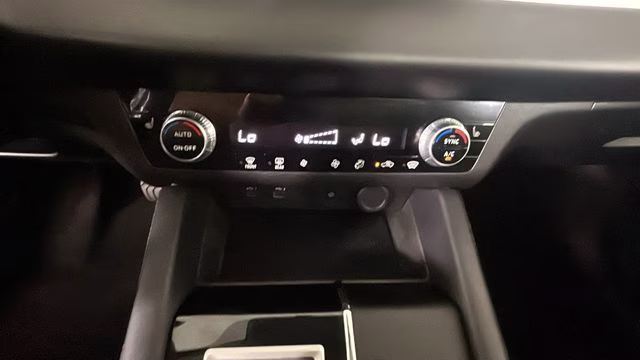 2024 Silver Mitsubishi Outlander SE Black Edition w/Pano Roof AWD SUV