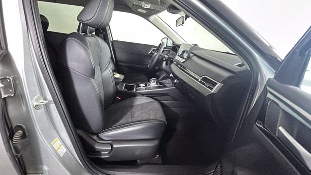 2024 Silver Mitsubishi Outlander SE Black Edition w/Pano Roof AWD SUV