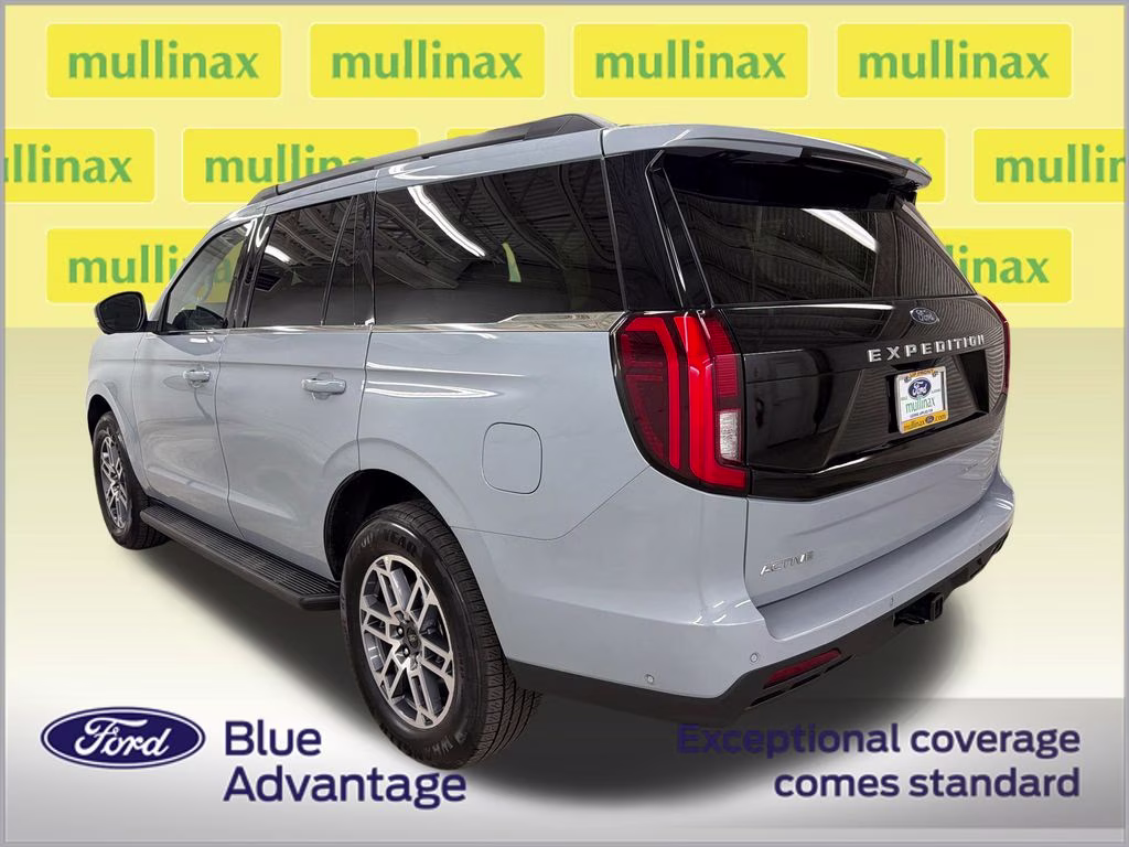 2025 Glacier Gray Metallic TriCoat Ford Expedition Active RWD SUV