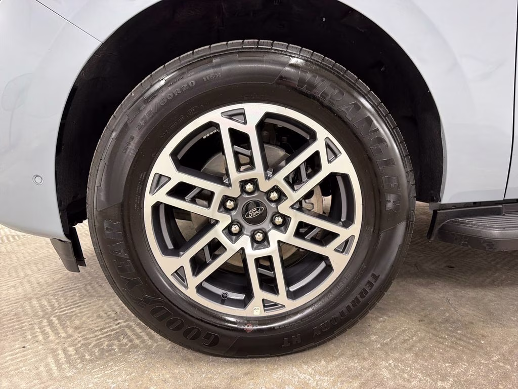 2025 Glacier Gray Metallic TriCoat Ford Expedition Active RWD SUV