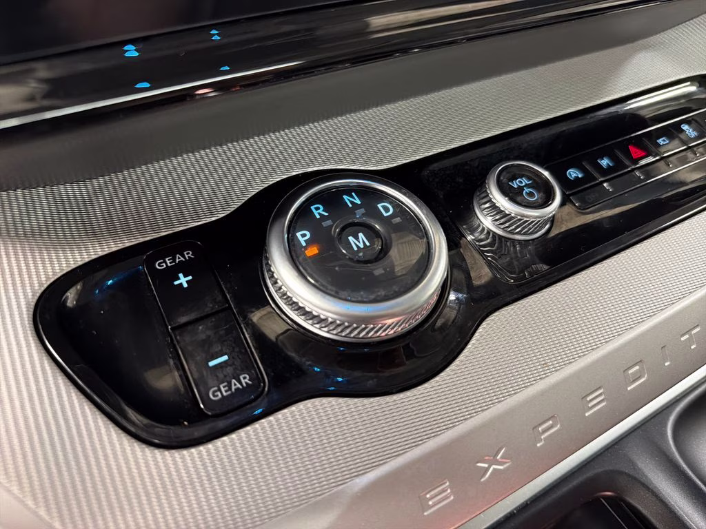 2025 Glacier Gray Metallic TriCoat Ford Expedition Active RWD SUV