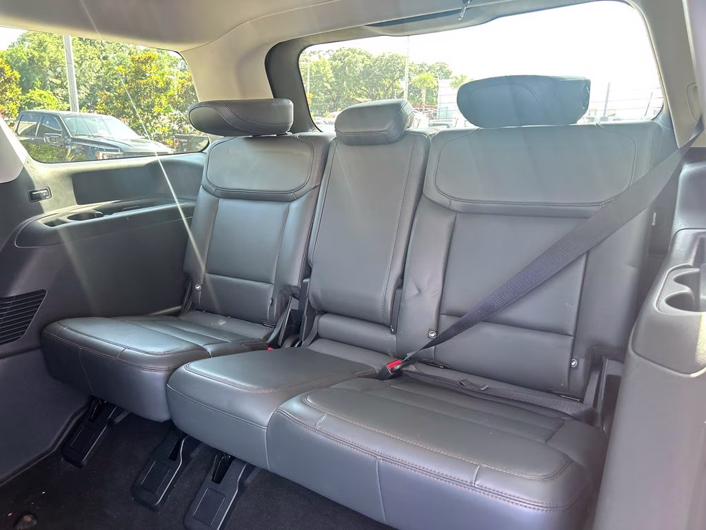 2025 Glacier Gray Metallic TriCoat Ford Expedition Active RWD SUV