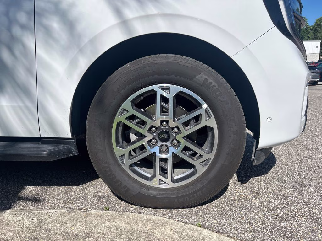2025 Oxford White Ford Expedition Active RWD SUV