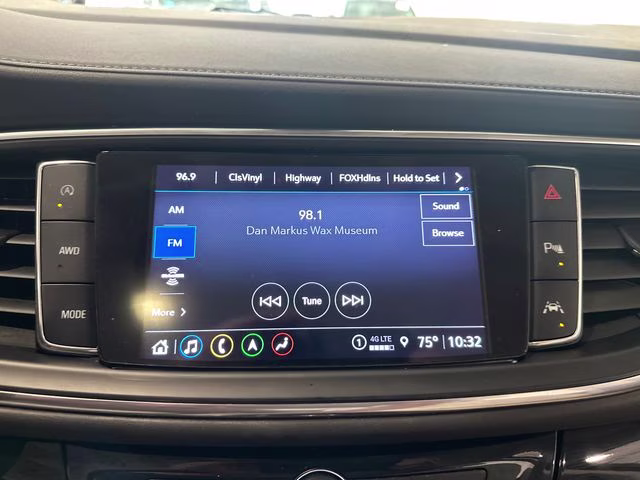 2022 White Frost Tricoat Buick Enclave Avenir AWD SUV