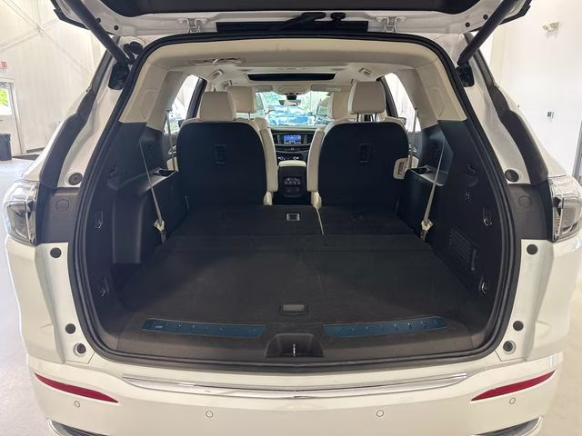 2022 White Frost Tricoat Buick Enclave Avenir AWD SUV