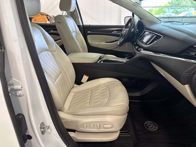 2022 White Frost Tricoat Buick Enclave Avenir AWD SUV