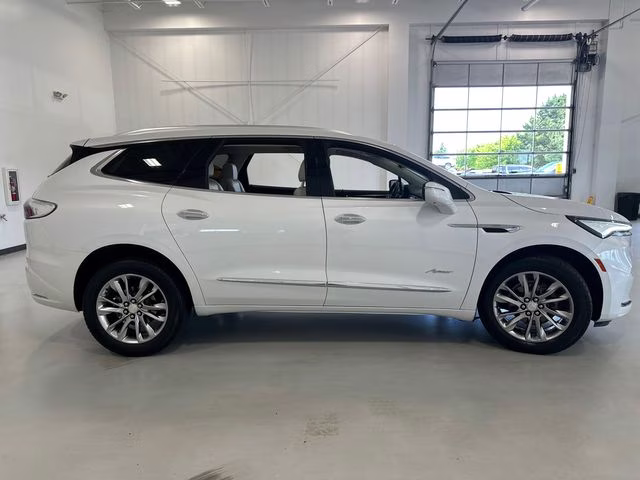 2022 White Frost Tricoat Buick Enclave Avenir AWD SUV