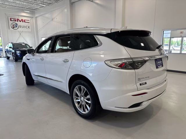 2022 White Frost Tricoat Buick Enclave Avenir AWD SUV