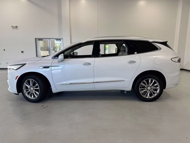 2022 White Frost Tricoat Buick Enclave Avenir AWD SUV