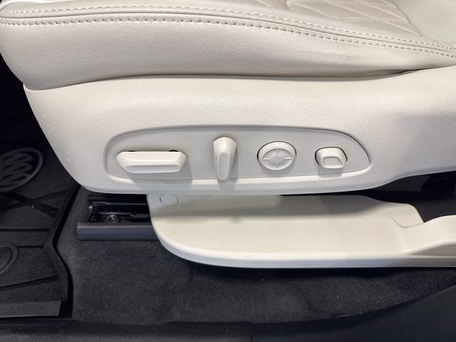 2022 White Frost Tricoat Buick Enclave Avenir AWD SUV
