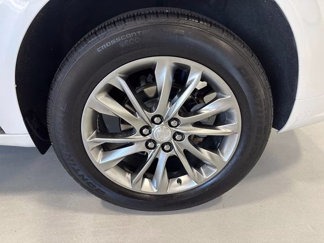 2022 White Frost Tricoat Buick Enclave Avenir AWD SUV