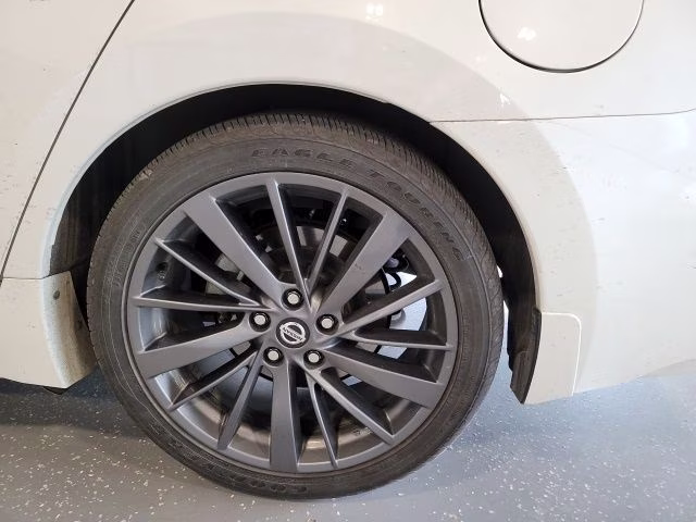 2019 Pearl White Tricoat Nissan Maxima Platinum FWD Sedan