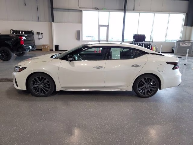 2019 Pearl White Tricoat Nissan Maxima Platinum FWD Sedan