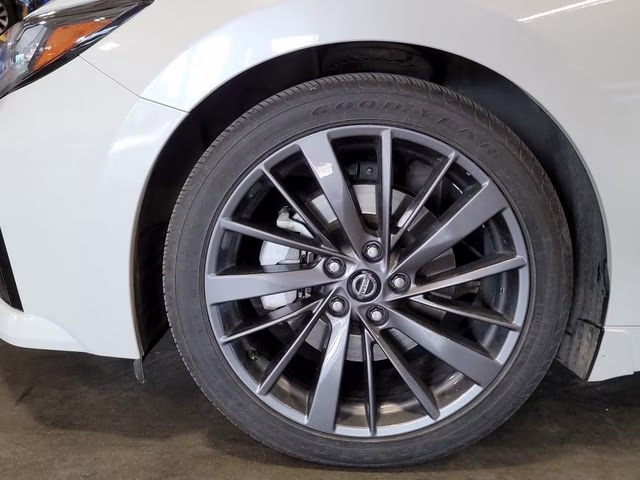 2019 Pearl White Tricoat Nissan Maxima Platinum FWD Sedan