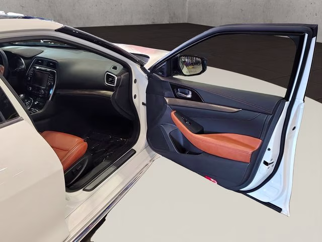 2019 Pearl White Tricoat Nissan Maxima Platinum FWD Sedan