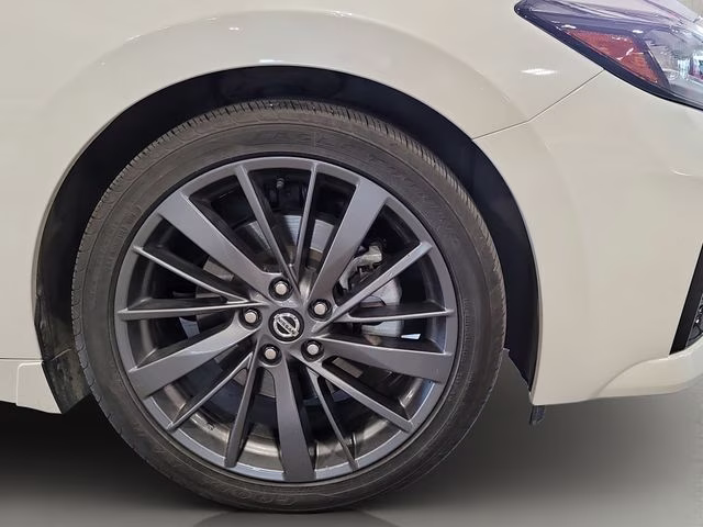2019 Pearl White Tricoat Nissan Maxima Platinum FWD Sedan