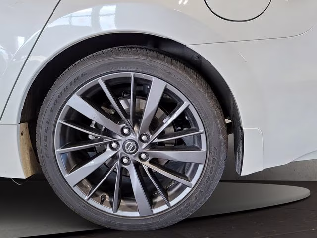2019 Pearl White Tricoat Nissan Maxima Platinum FWD Sedan