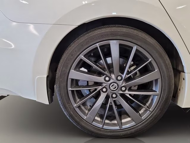 2019 Pearl White Tricoat Nissan Maxima Platinum FWD Sedan
