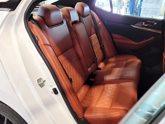 2019 Pearl White Tricoat Nissan Maxima Platinum FWD Sedan