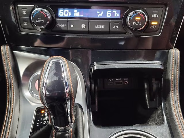 2019 Pearl White Tricoat Nissan Maxima Platinum FWD Sedan