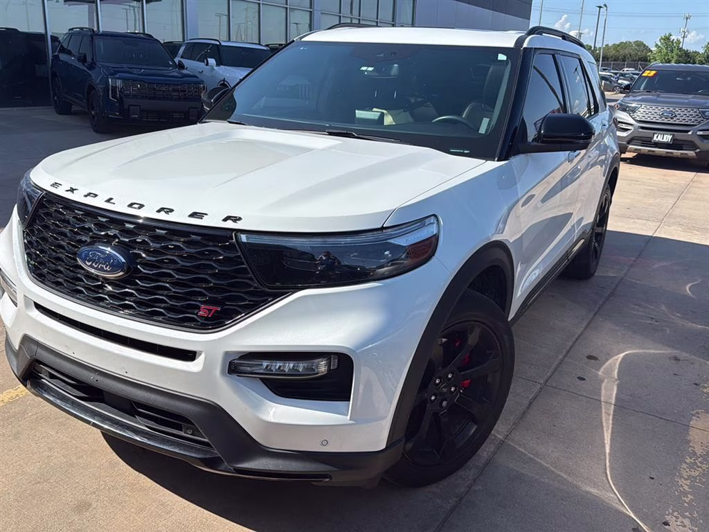2023 Star White Metallic Tri-Coat Ford Explorer ST 4X4 SUV