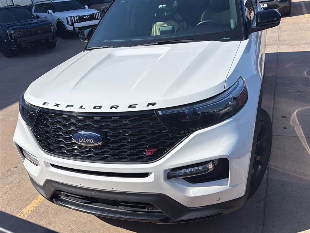 2023 Star White Metallic Tri-Coat Ford Explorer ST 4X4 SUV