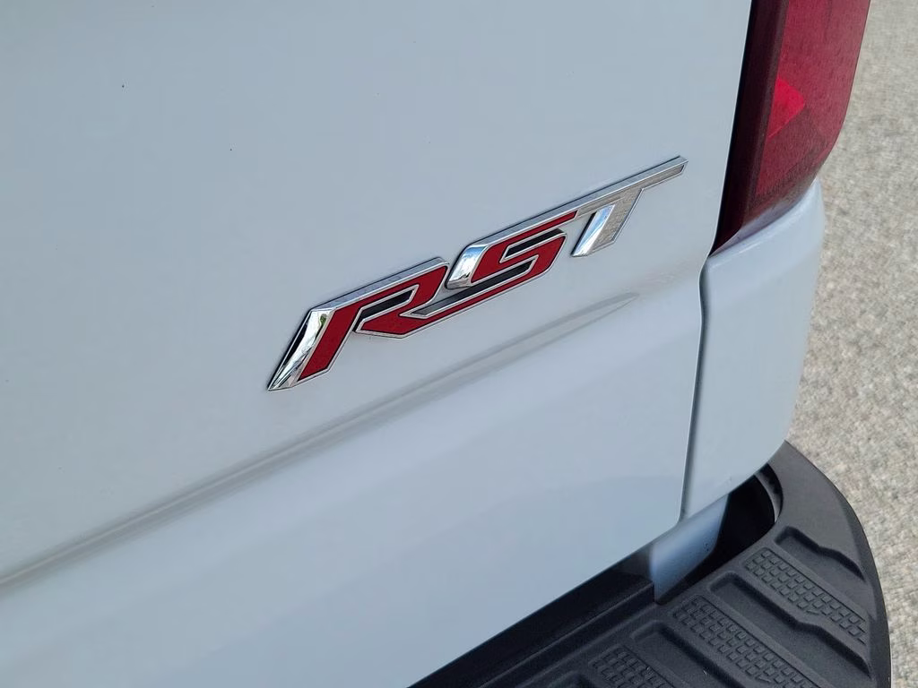 2022 Summit White Chevrolet Silverado 1500 RST RWD Truck