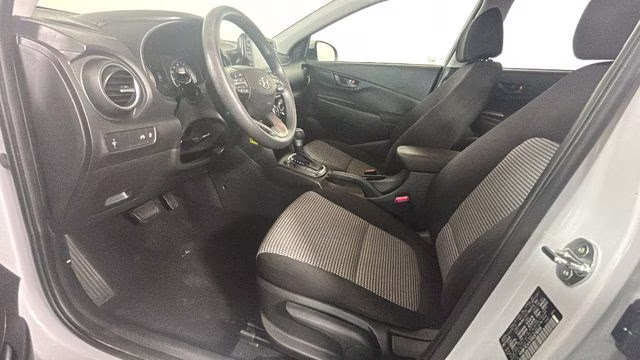 2021 Chalk White Hyundai Kona SE AWD SUV