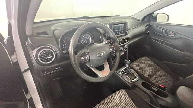 2021 Chalk White Hyundai Kona SE AWD SUV