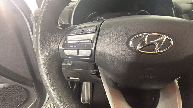 2021 Chalk White Hyundai Kona SE AWD SUV