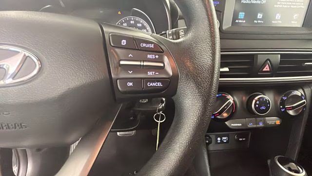 2021 Chalk White Hyundai Kona SE AWD SUV