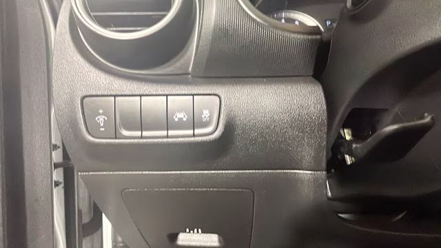 2021 Chalk White Hyundai Kona SE AWD SUV