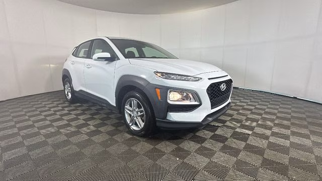 2021 Chalk White Hyundai Kona SE AWD SUV