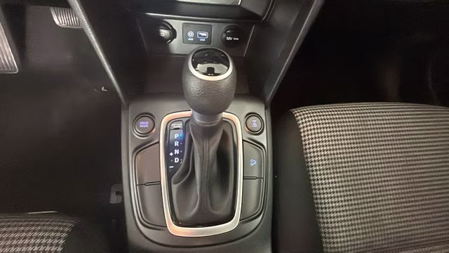 2021 Chalk White Hyundai Kona SE AWD SUV