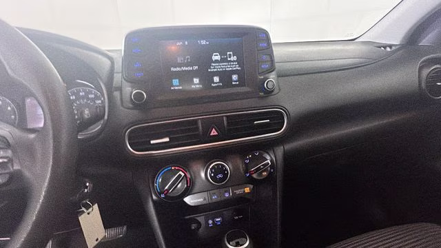 2021 Chalk White Hyundai Kona SE AWD SUV
