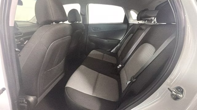 2021 Chalk White Hyundai Kona SE AWD SUV