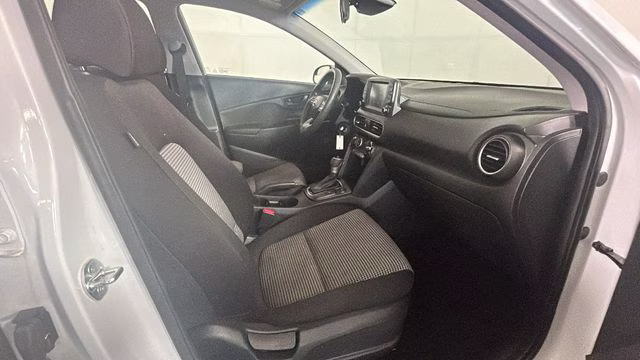 2021 Chalk White Hyundai Kona SE AWD SUV