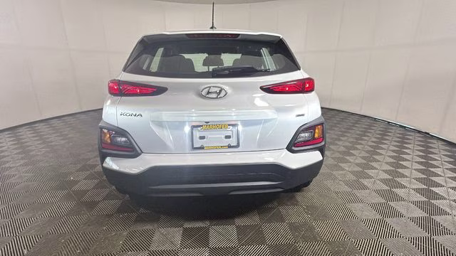 2021 Chalk White Hyundai Kona SE AWD SUV