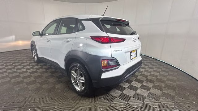 2021 Chalk White Hyundai Kona SE AWD SUV