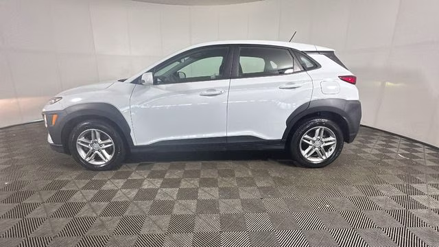 2021 Chalk White Hyundai Kona SE AWD SUV