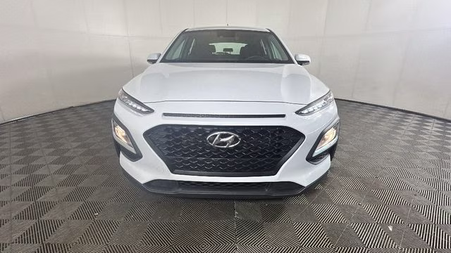 2021 Chalk White Hyundai Kona SE AWD SUV