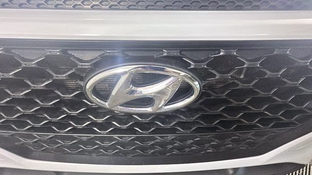 2021 Chalk White Hyundai Kona SE AWD SUV