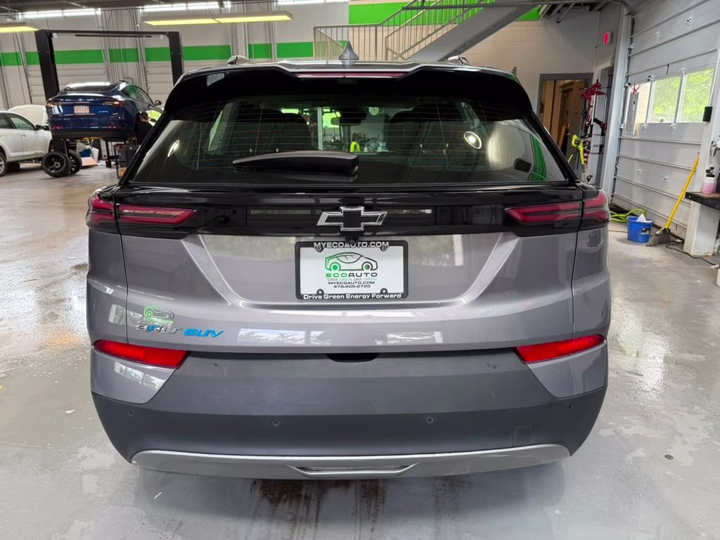 2023 Gray Ghost Metallic Chevrolet Bolt EUV LT FWD SUV