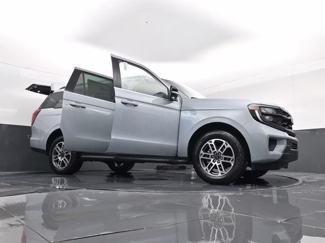 2026 Glacier Gray Metallic Tri-Coat Ford Expedition Max Active 4X4 SUV
