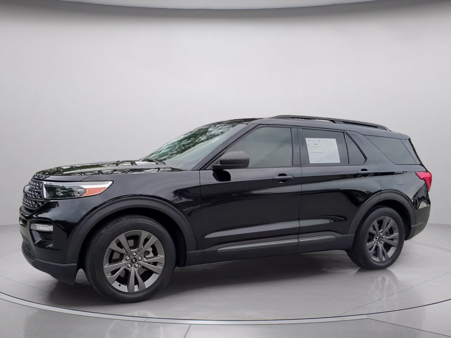 2021 Agate Black Metallic Ford Explorer XLT RWD SUV