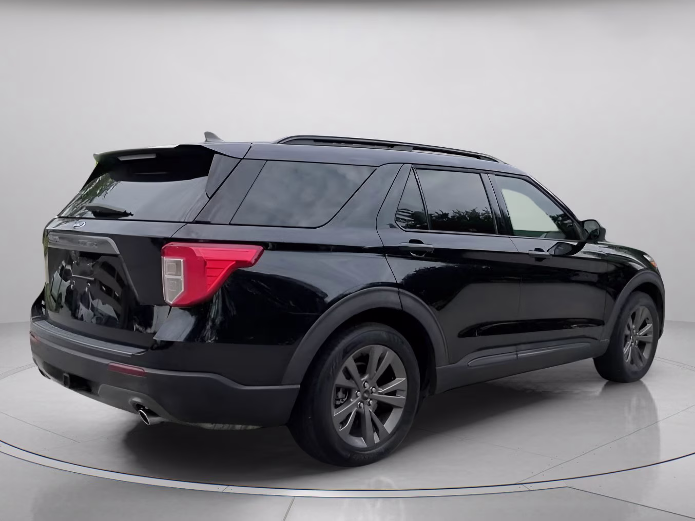 2021 Agate Black Metallic Ford Explorer XLT RWD SUV