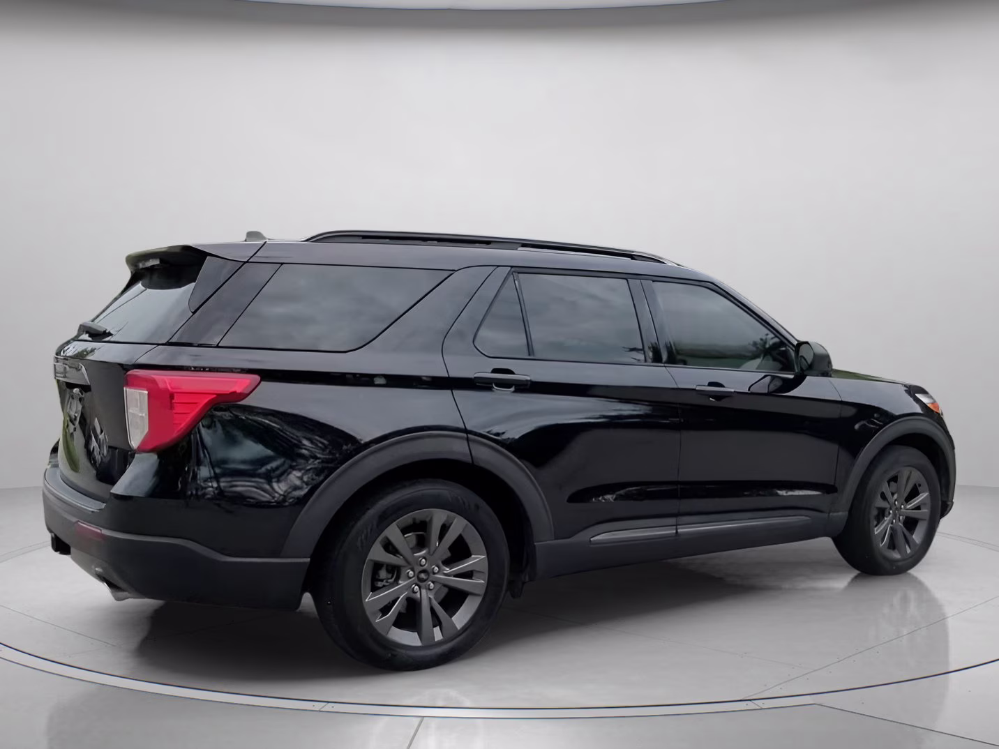 2021 Agate Black Metallic Ford Explorer XLT RWD SUV