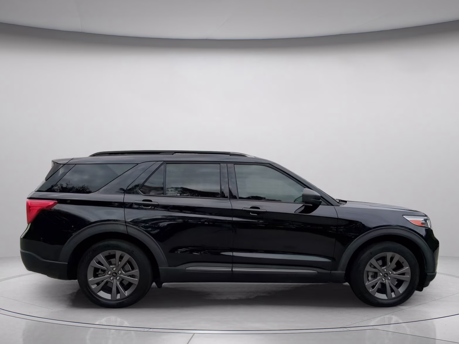 2021 Agate Black Metallic Ford Explorer XLT RWD SUV