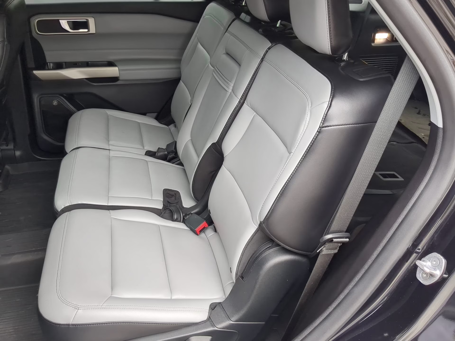 2021 Agate Black Metallic Ford Explorer XLT RWD SUV